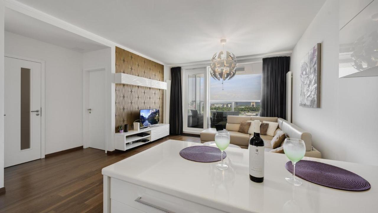 Appartamento Panorama - Sunset And Castle View, 22Nd Floor, Garage, Ac Bratislava Esterno foto
