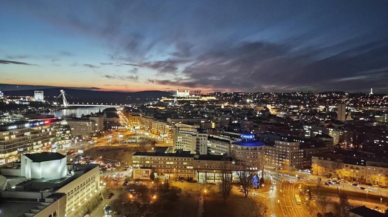 Appartamento Panorama - Sunset And Castle View, 22Nd Floor, Garage, Ac Bratislava Esterno foto